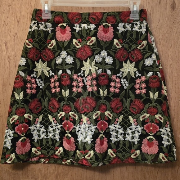 Lucy Paris Womens Size Small Embroidered Rose Floral Black Mini Skirt - Picture 2 of 8
